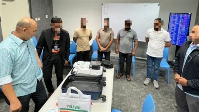কুয়ালালামপুর বিমানবন্দরে আটক ৪ বাংলাদেশি