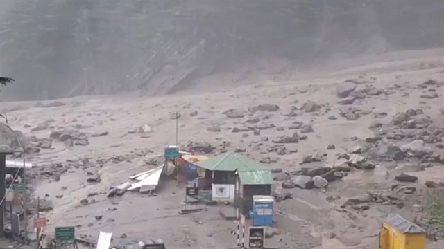 ভারতের উত্তরাখণ্ডে আকস্মিক বন্যা!