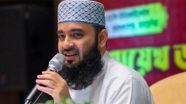 মাহফিলের আগের রাতেই কানায় কানায় পূর্ণ মাঠ