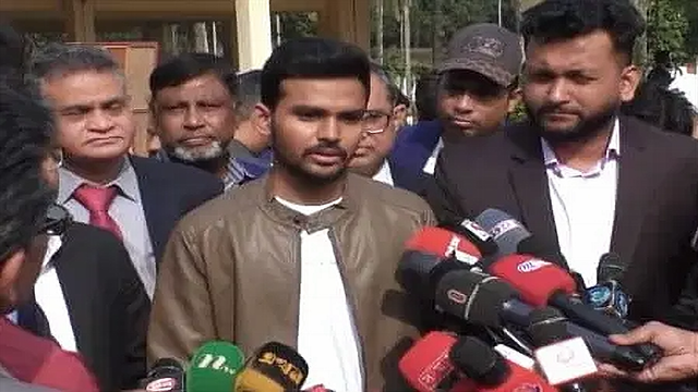 কুমিল্লার কোটবাড়ীর বাংলাদেশ পল্লী উন্নয়ন একাডেমিতে (বার্ড) আয়োজিত এক কর্মশালার সমাপনী অনুষ্ঠানে এসে সাংবাদিকদের সঙ্গে কথা বলেন আসিফ মাহমুদ সজীব ভূঁইয়া। বুধবার দুপুরে:ছবি সংগৃহীত