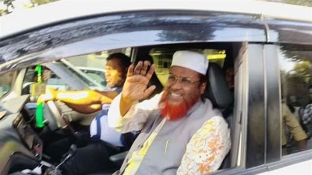 বৈঠকে প্রবেশ করেছন জনাব পরোয়ার, ছবি সংগৃহীত