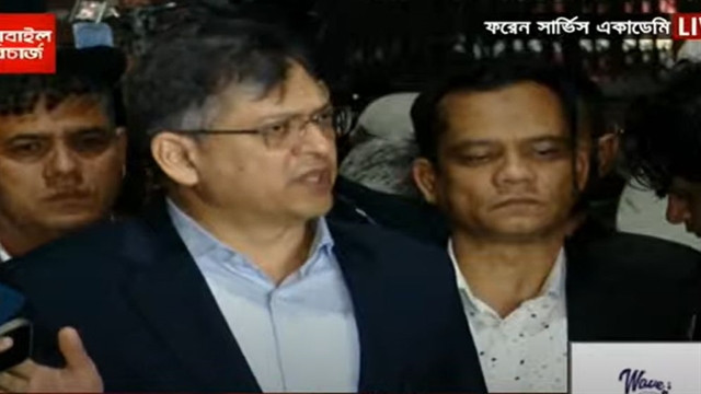 বৈঠক শেষে কথা বলছেন সালাউদ্দিন, ছবি সংগৃহীত