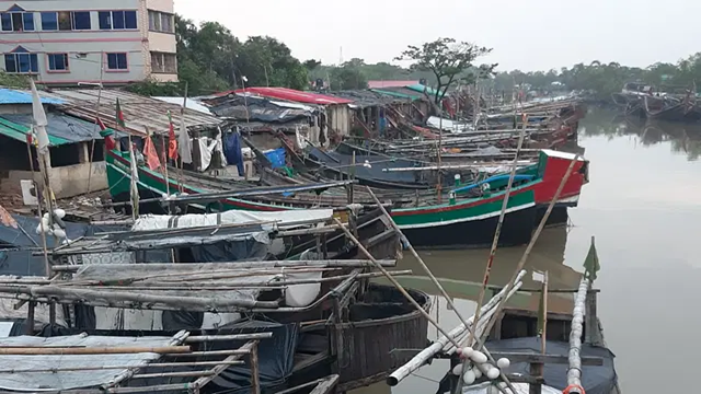 মিয়ানমারে সংঘাতের কারণে নাফনদী দিয়ে টেকনাফ-সেন্টমার্টিন নৌপথে অনির্দিষ্টকালের জন্য নৌযান চলাচল বন্ধ করে দিয়েছে উপজেলা প্রশাসন। ছবি সংগৃহীত